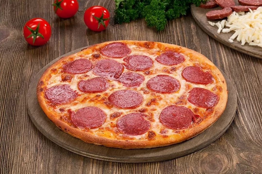 Pizza; Salamlı, Peynirli veya Jambonlu